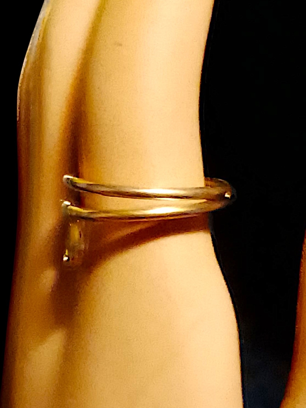 Minimalist Gold Loop Ring - Picture 3 of 5